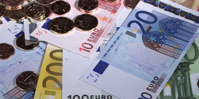 Bild av euro sedlar och mynt